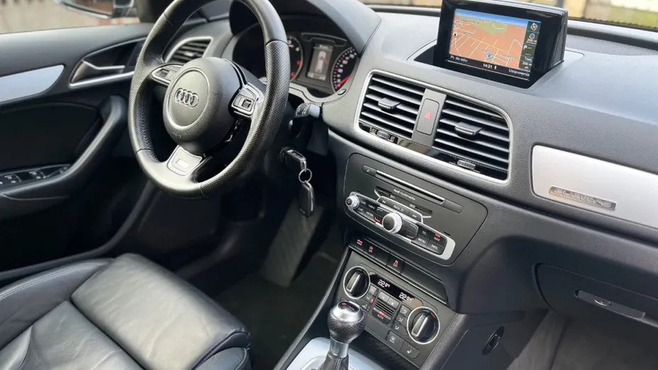 AUDI Q3 -