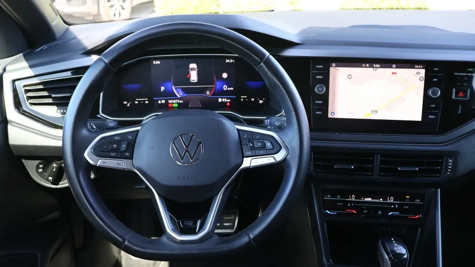 VOLKSWAGEN Polo -