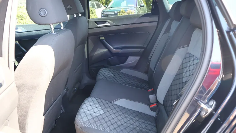 VOLKSWAGEN Polo -