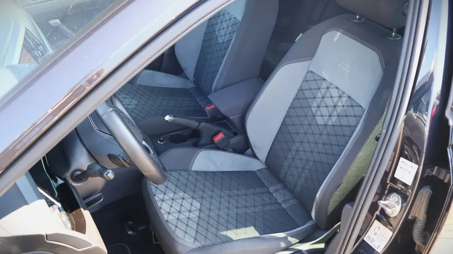 VOLKSWAGEN Polo -