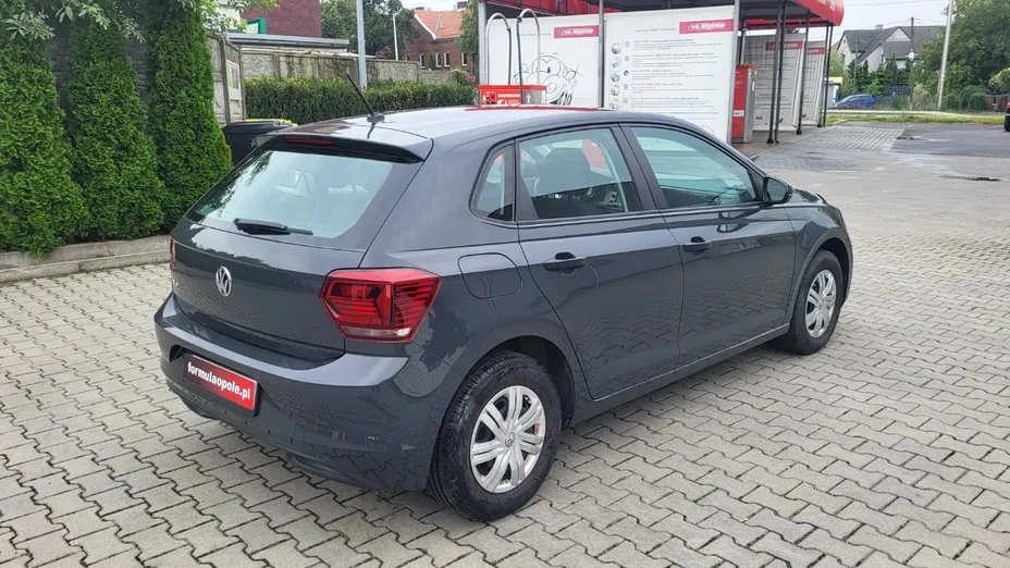 VOLKSWAGEN Polo -