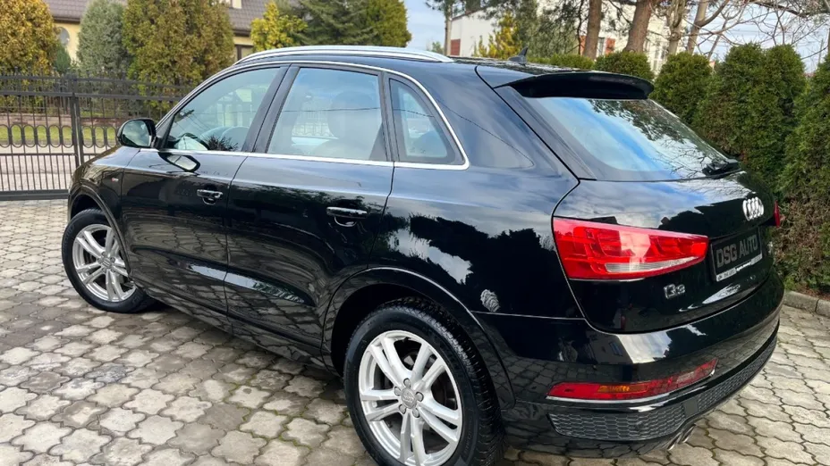 AUDI Q3 -