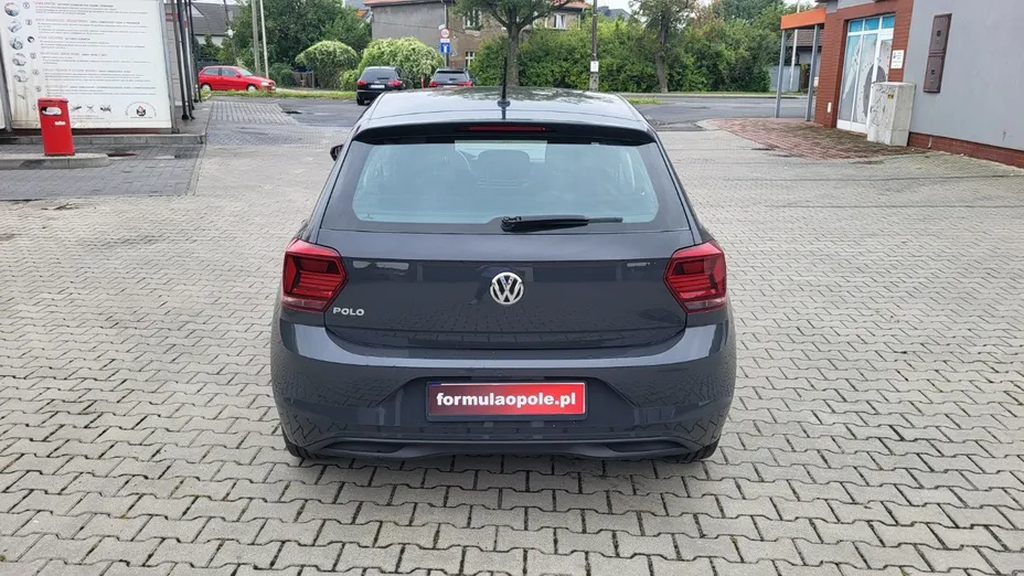 VOLKSWAGEN Polo -