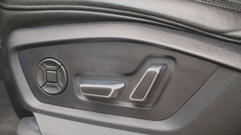 AUDI Q8 -