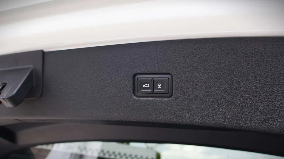 AUDI Q8 -