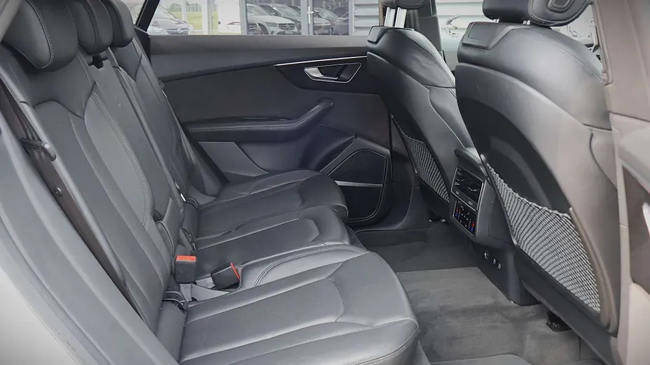 AUDI Q8 -