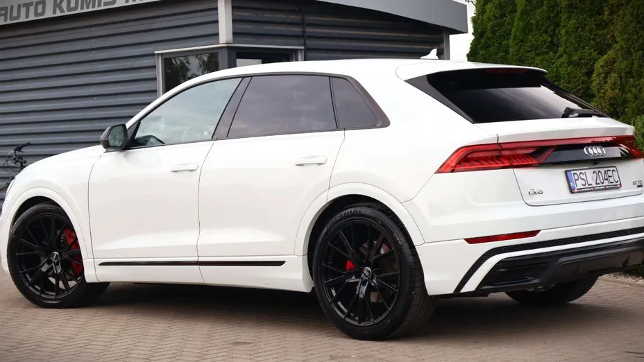 AUDI Q8 -