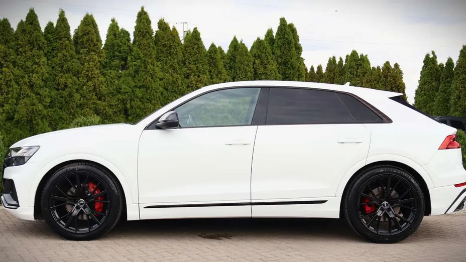 AUDI Q8 -