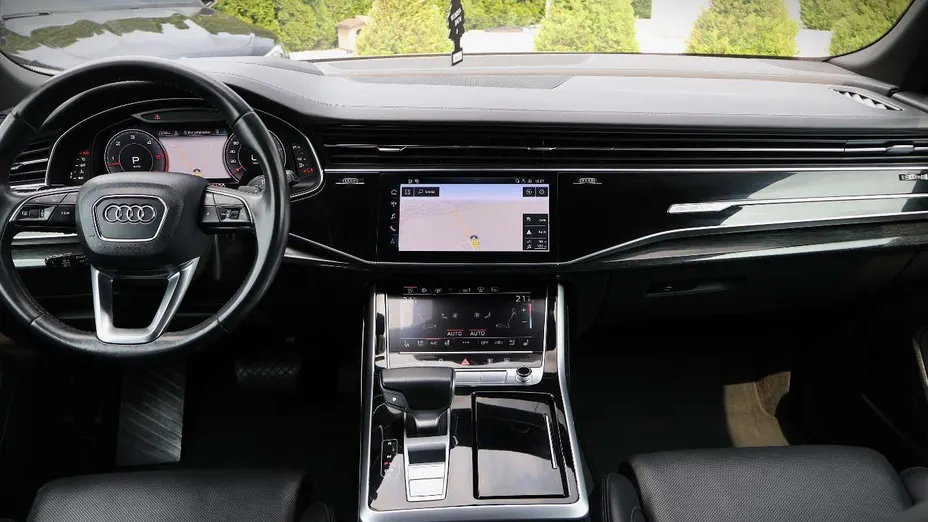 AUDI Q8 -