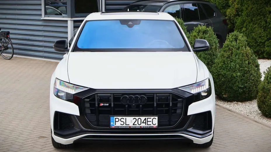 AUDI Q8 -