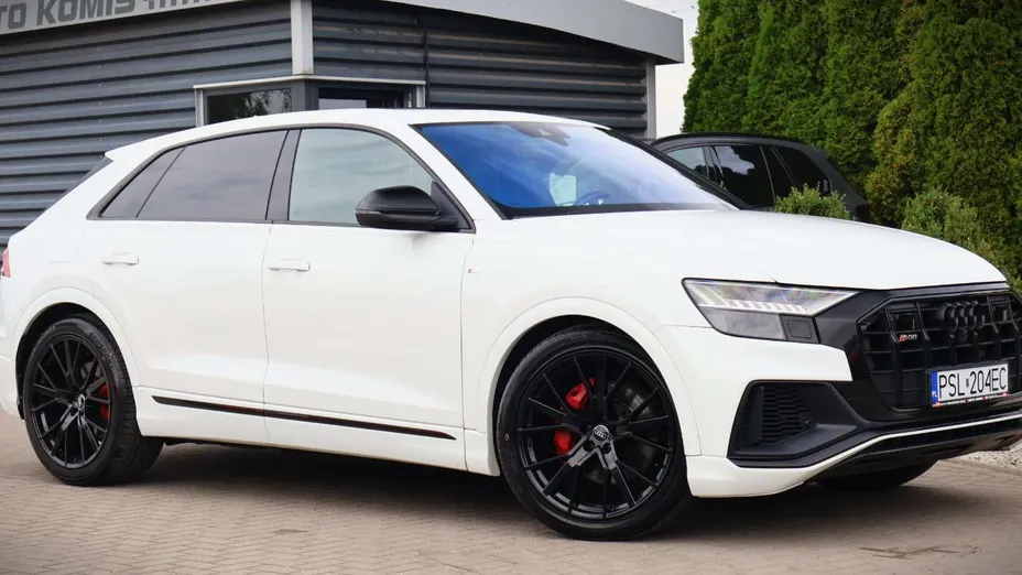 AUDI Q8 -