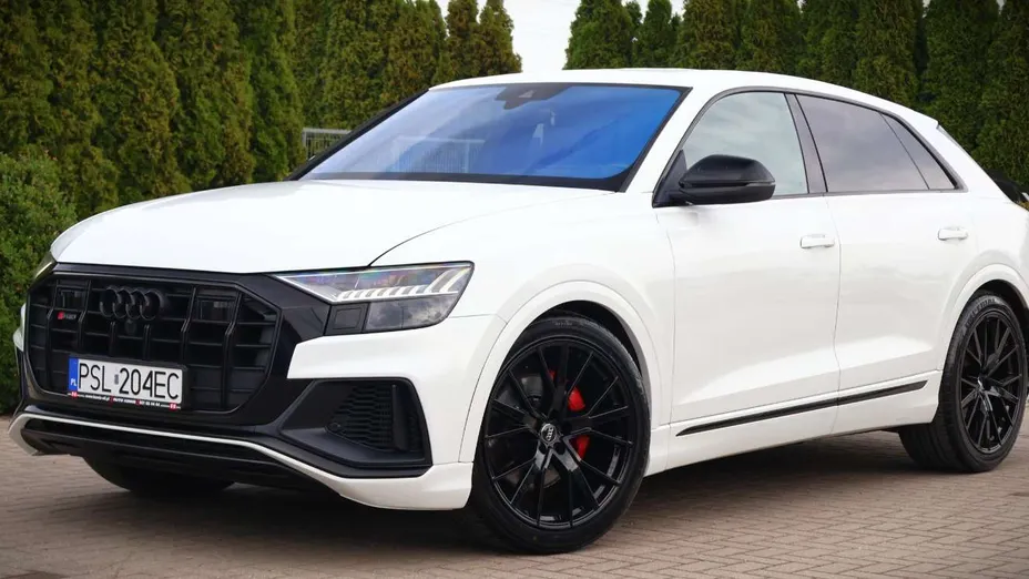 AUDI Q8 -