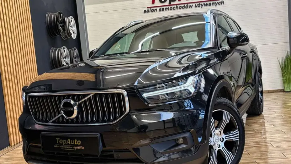 VOLVO XC40 -
