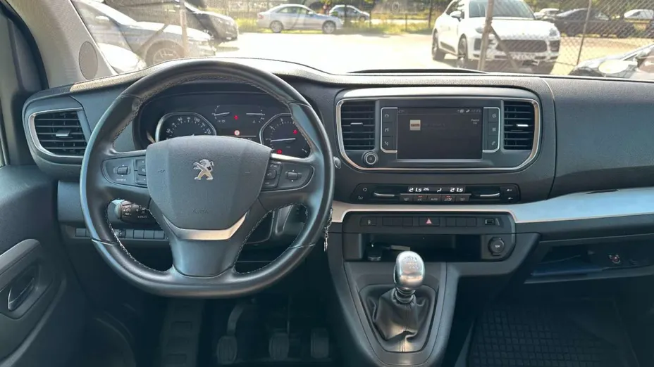 PEUGEOT Traveller -