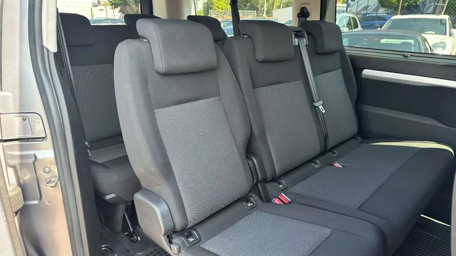 PEUGEOT Traveller -