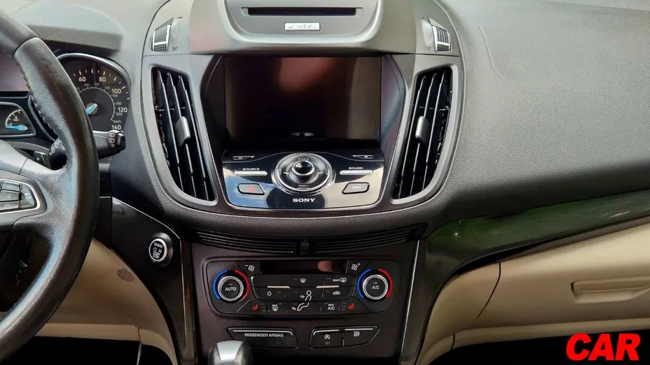 FORD Escape -