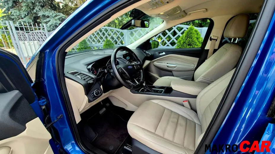 FORD Escape -