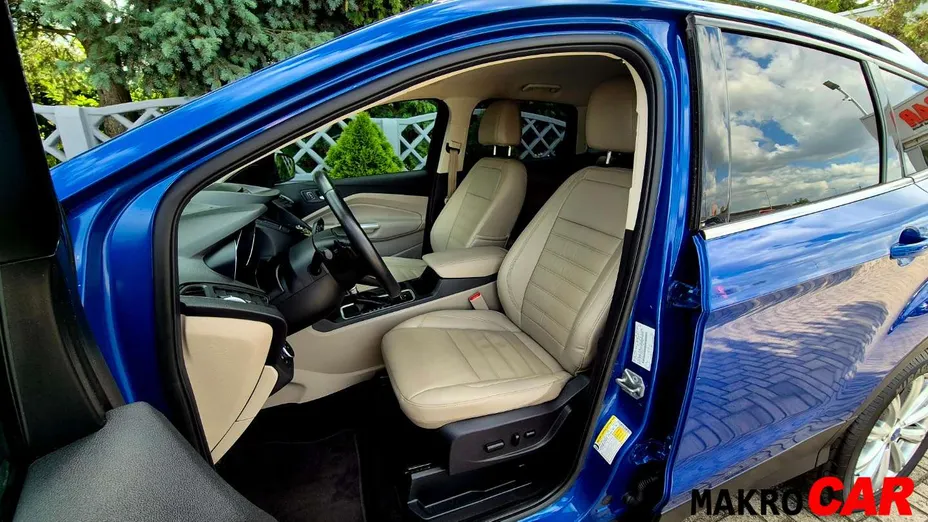 FORD Escape -