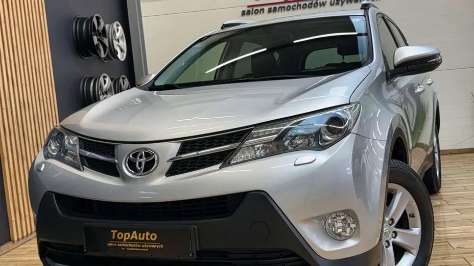 TOYOTA RAV4 -