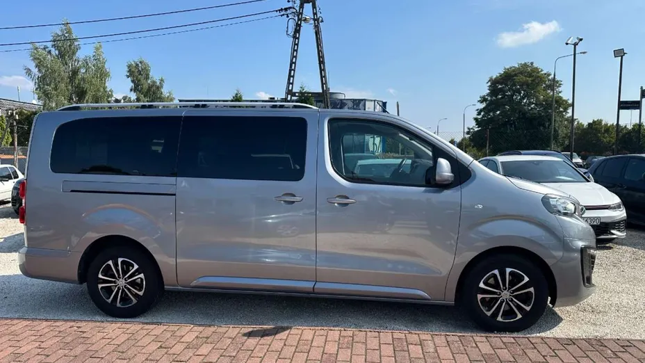 PEUGEOT Traveller -