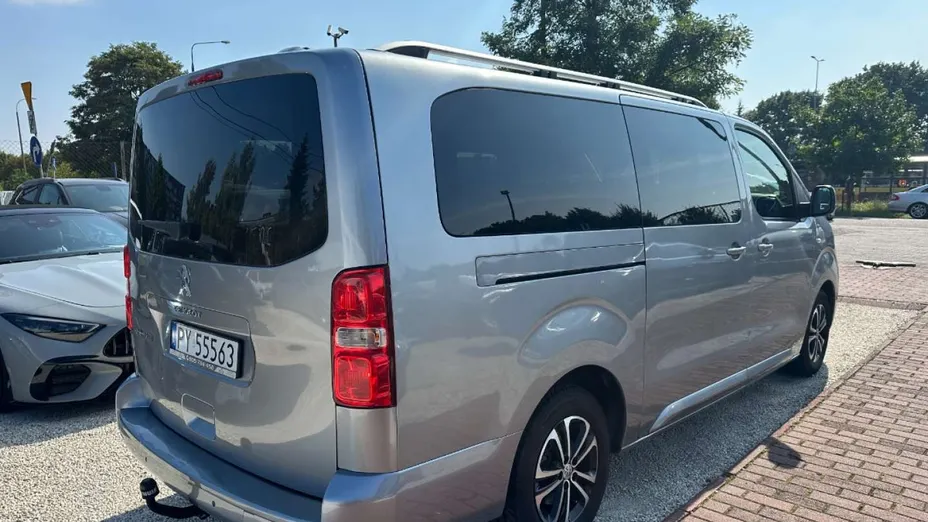 PEUGEOT Traveller -