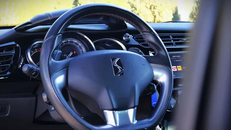 CITROEN DS3 -