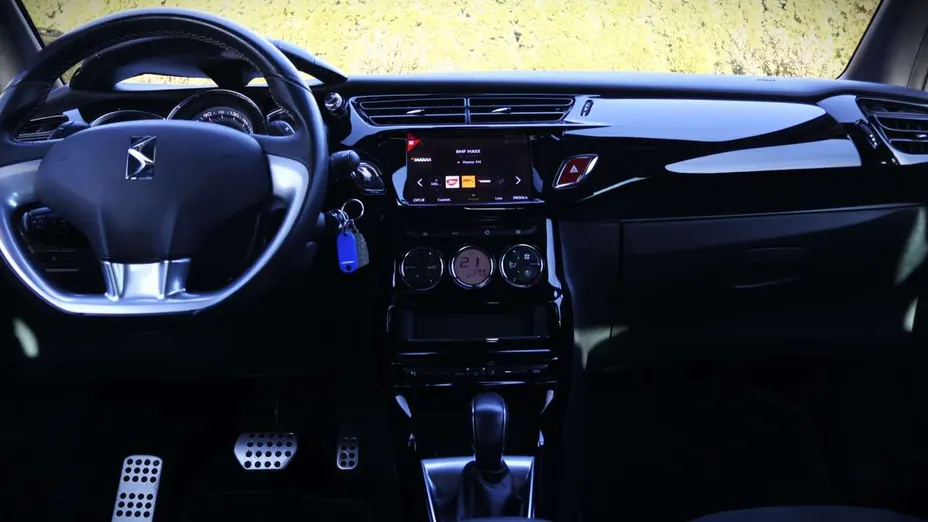 CITROEN DS3 -