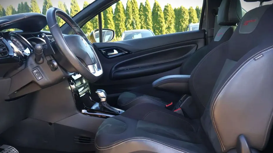 CITROEN DS3 -