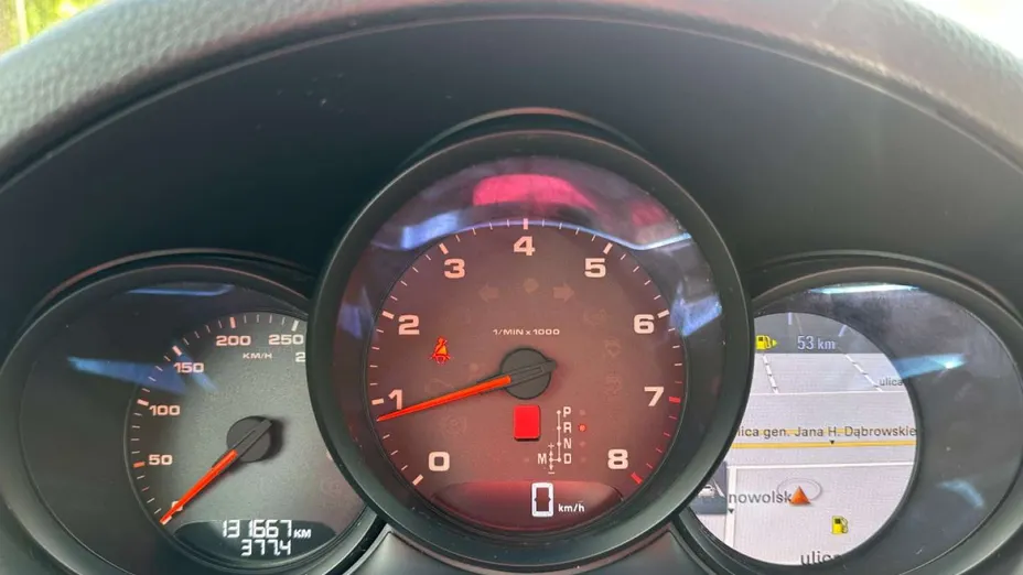 PORSCHE Macan -