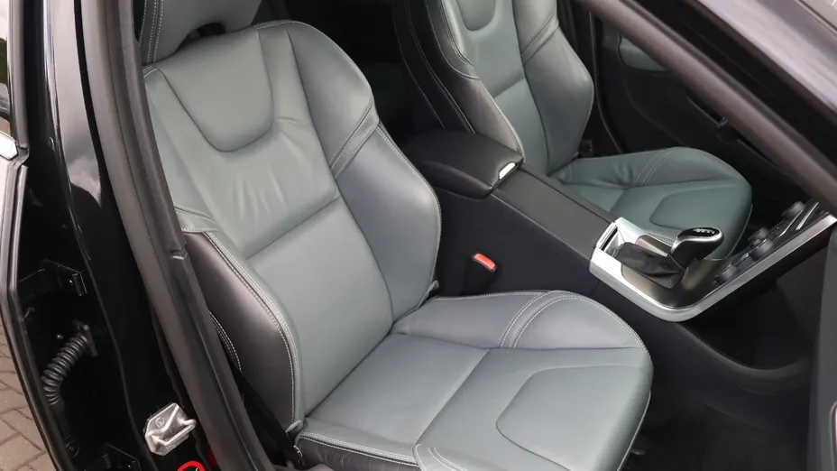 VOLVO V60 -