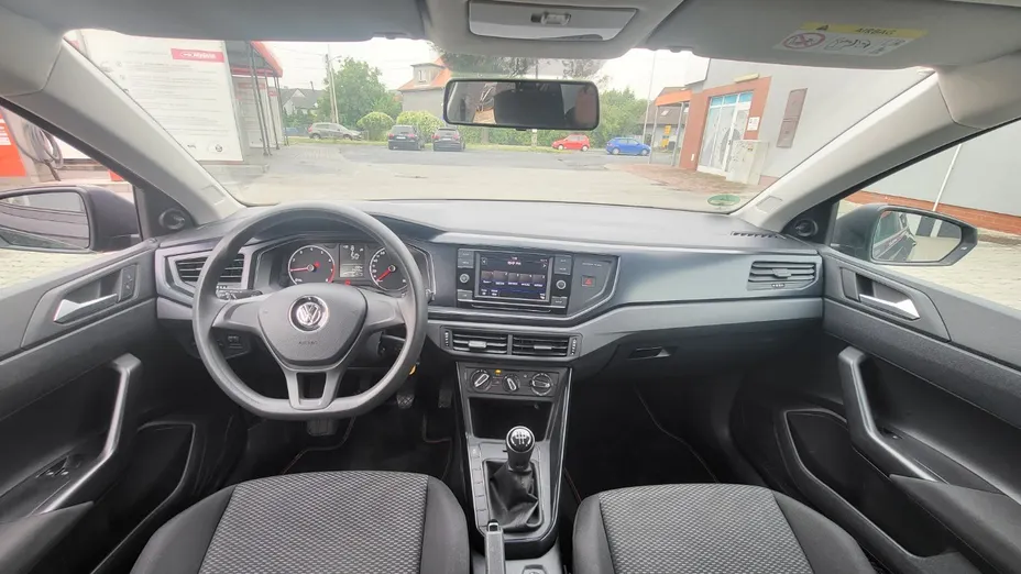 VOLKSWAGEN Polo -