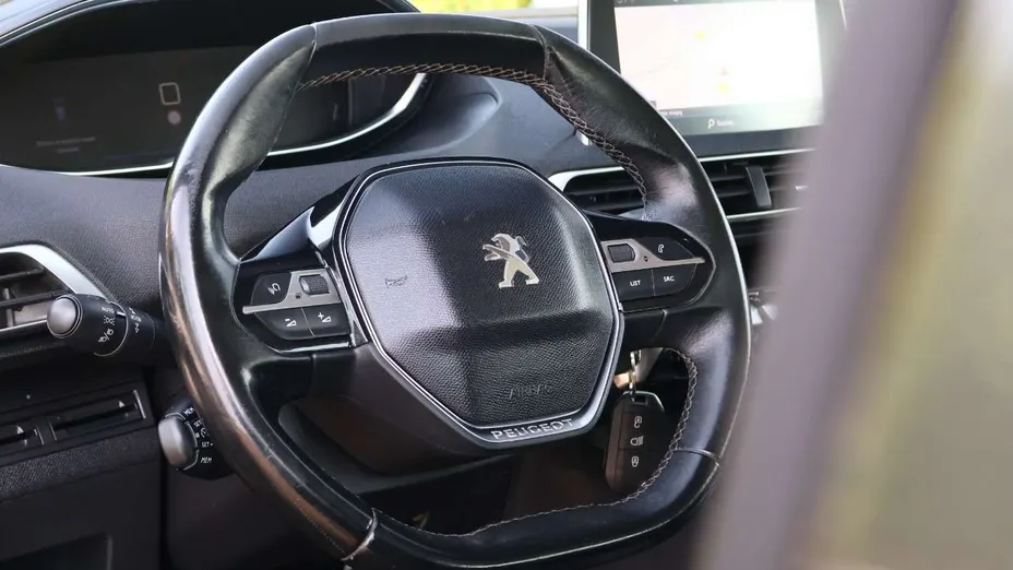 PEUGEOT 5008 -