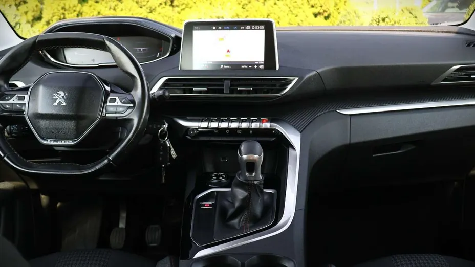 PEUGEOT 5008 -