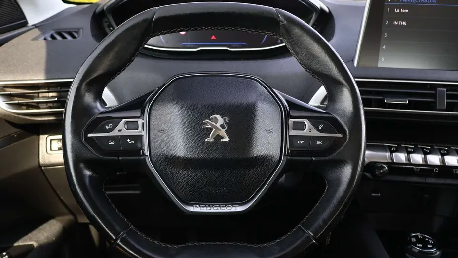 PEUGEOT 5008 -