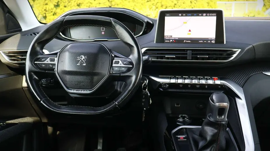 PEUGEOT 5008 -