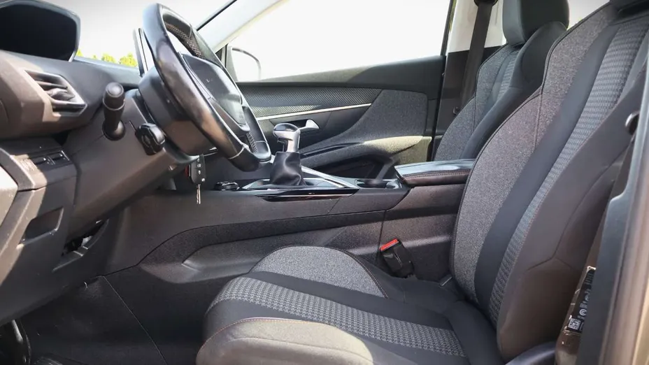 PEUGEOT 5008 -