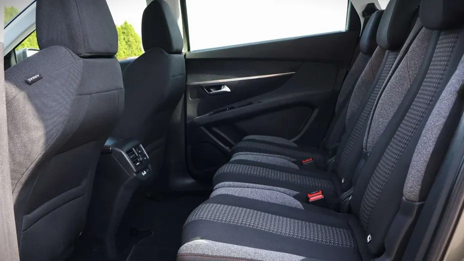 PEUGEOT 5008 -