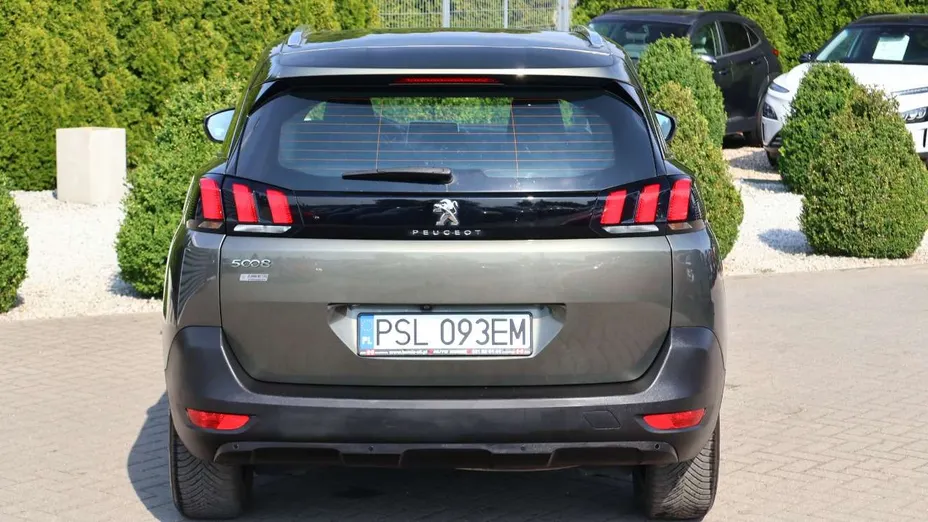 PEUGEOT 5008 -