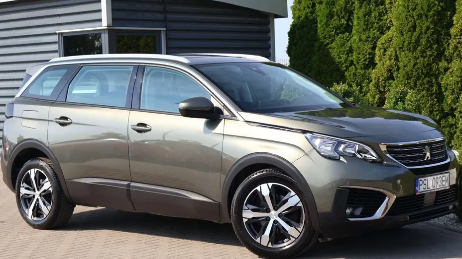 PEUGEOT 5008 -