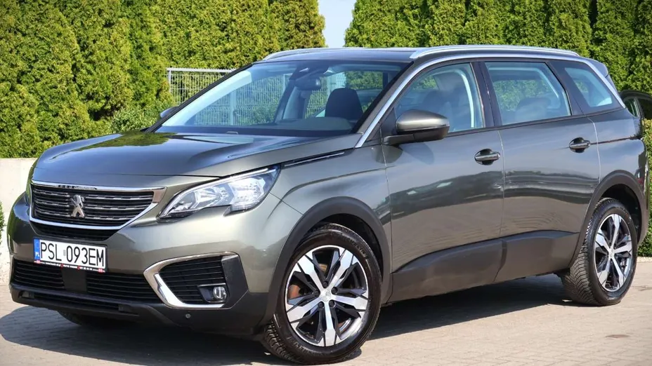 PEUGEOT 5008 -