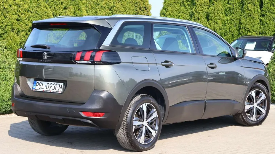 PEUGEOT 5008 -