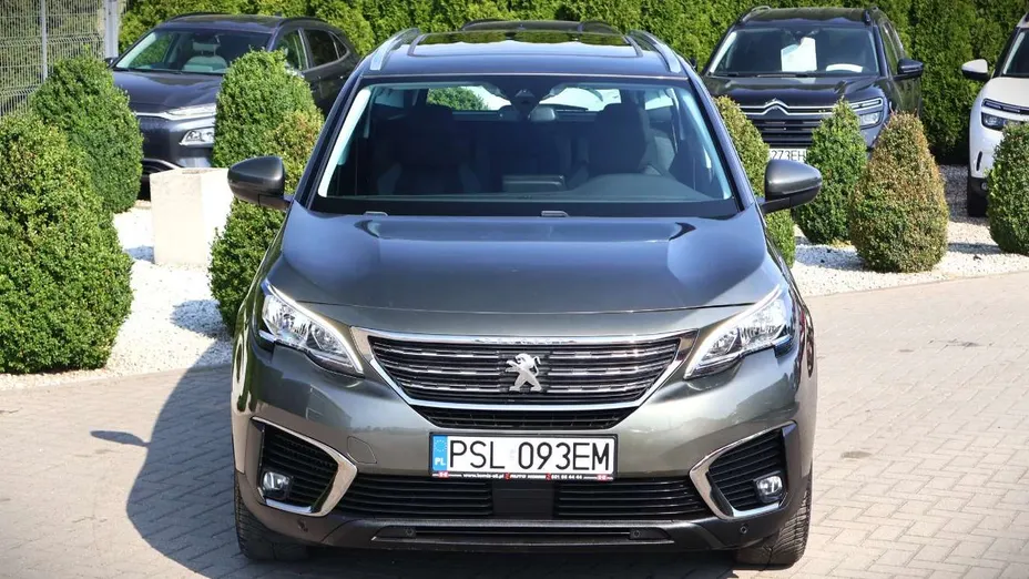 PEUGEOT 5008 -