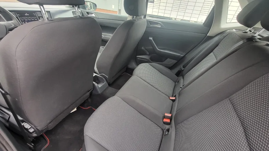 VOLKSWAGEN Polo -