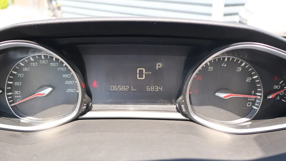 PEUGEOT 308 -