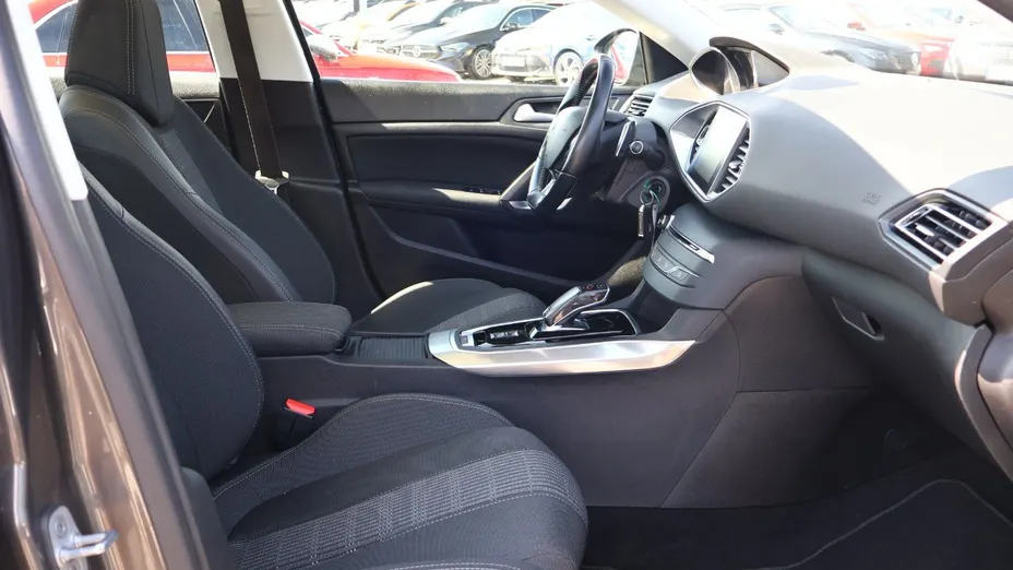 PEUGEOT 308 -