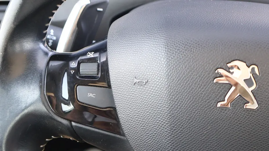 PEUGEOT 308 -