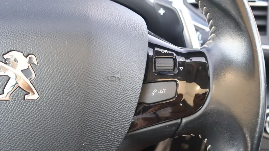 PEUGEOT 308 -