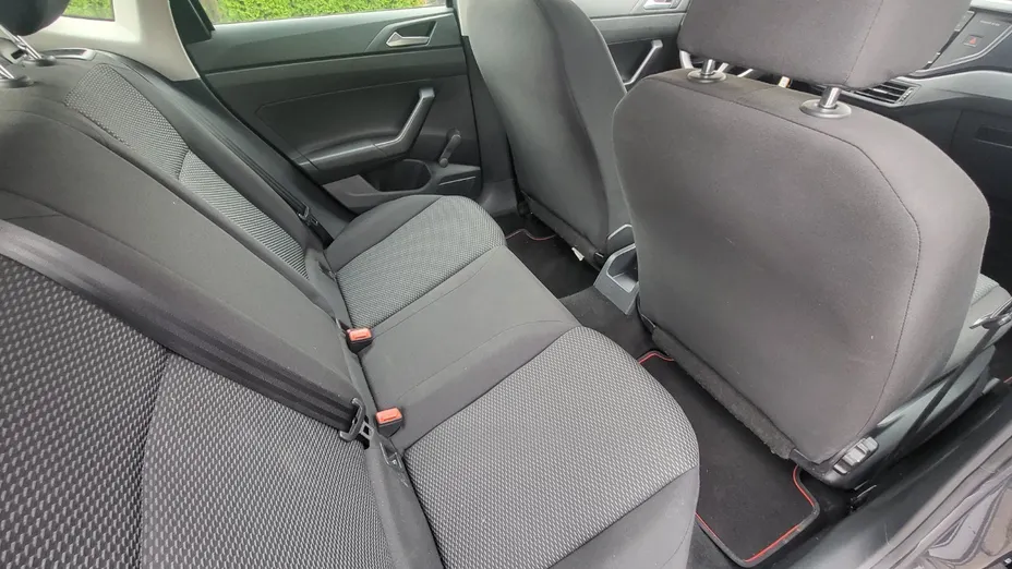 VOLKSWAGEN Polo -