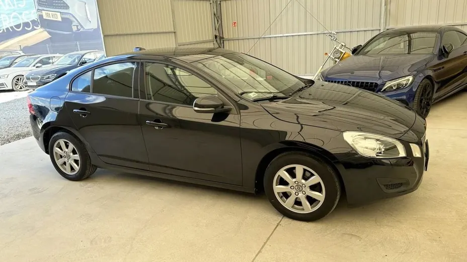 VOLVO S60 -