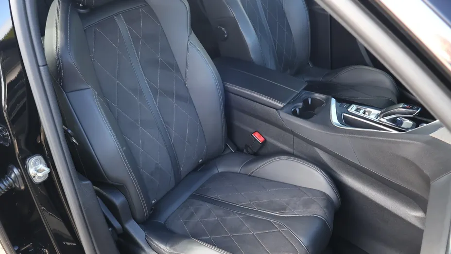 PEUGEOT 3008 -